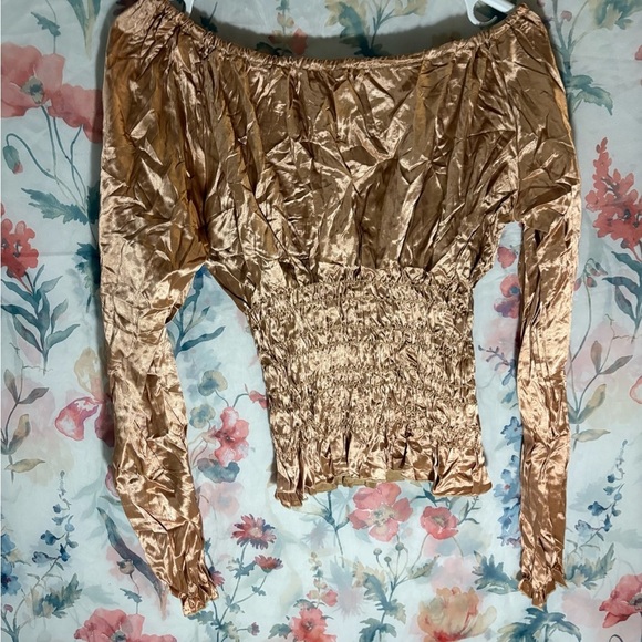 Rampage Gold Ruched Long Sleeve Blouse - Picture 5 of 10